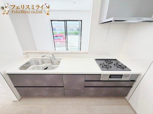 Heartful Town　明石市二見町東二見第１期　全７区画（神戸のキッチン|■現地写真・F号棟■
天板の広いキッチン♪