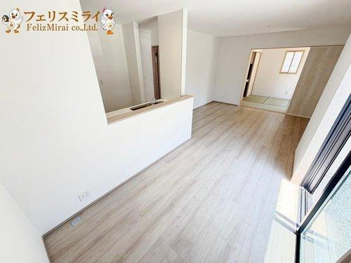 Heartful Town　明石市二見町東二見第１期　全７区画（神戸の居間・リビング|■現地写真・F号棟■
明るいリビング♪
ペアガラスなので防音・断熱もばっちりです♪