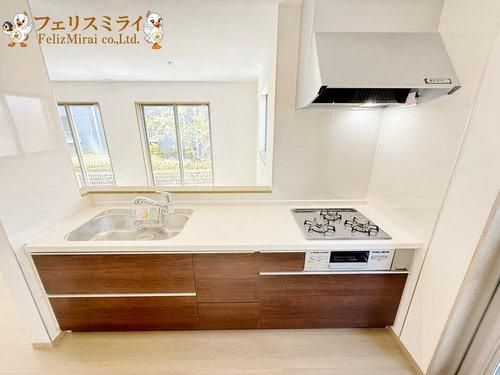 Heartful Town　明石市二見町東二見１３１０番　全６棟のキッチン|■現地写真・A号棟■
天板の広いキッチン♪