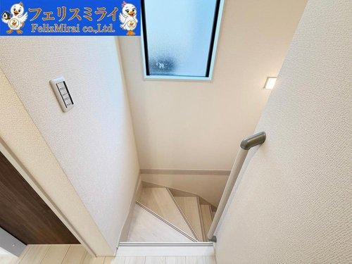 　の内装|■現地写真■
家族に優しい手すり付き階段♪手すりには安全のほかにも身体への負担の軽減という大きな役割があります♪