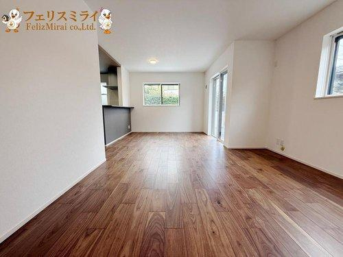 神戸市第9垂水区南多聞台の居間・リビング|■現地写真■
ＬＤＫはデザイン性のある折り下げ天井になっています♪
