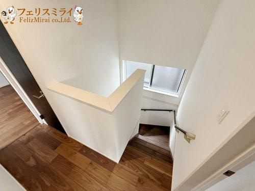 神戸市第9垂水区南多聞台の内装|■現地写真■
手摺がついていますので、小さなお子様も安心です♪