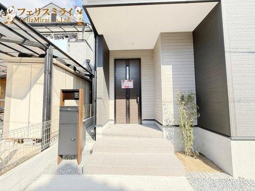 神戸市第9垂水区南多聞台の玄関|■現地写真■
お洒落な玄関ドア♪