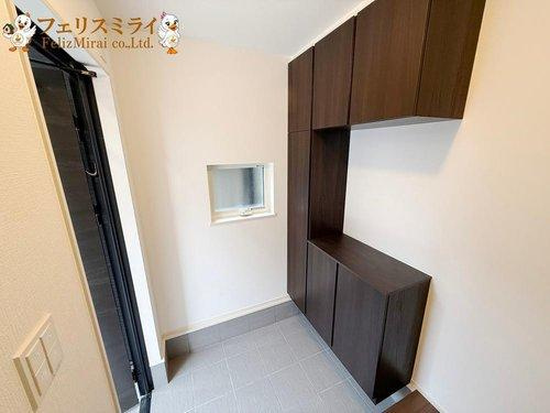 神戸市第9垂水区南多聞台の玄関|■現地写真■たっぷり収納できる高さがあるシューズボックス♪