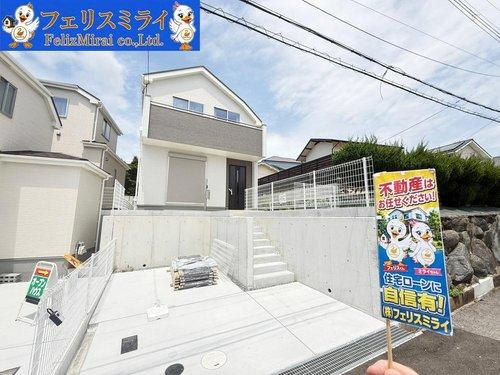 　の前面道路含む現地写真|■現地写真・B号棟■
前面道路は広くお車も駐車しやすくなっております♪