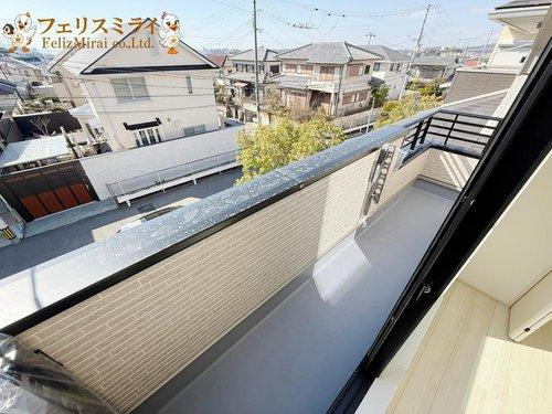 　のバルコニー|■現地写真・A号棟■
日当たり良好♪ワイドバルコニーで家族の洗濯物がたくさんほせます♪