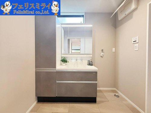 神戸市垂水区桃山台３丁目　全２棟の洗面所|■現地写真・１号棟■
大きな洗面化粧台完備◎◎