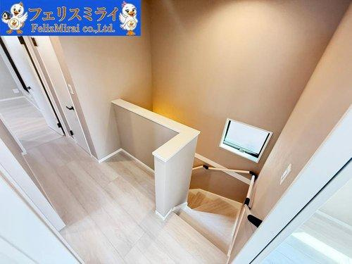 神戸市垂水区桃山台３丁目　全２棟のその他|■現地写真・１号棟■
手すりのある階段♪