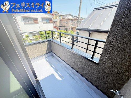 神戸市垂水区桃山台３丁目　全２棟のバルコニー|■現地写真・１号棟■
広々としたバルコニー♪
洗濯物がたくさん干せます♪