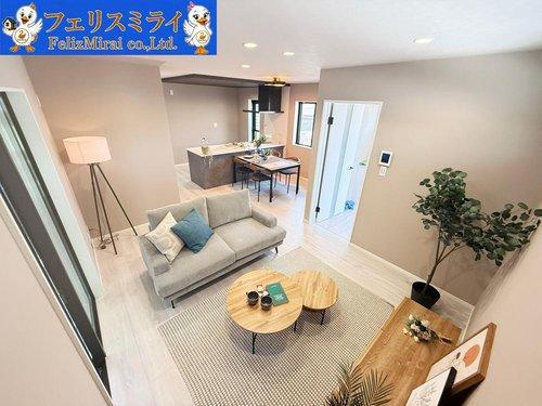 神戸市垂水区桃山台３丁目　全２棟の居間・リビング|■現地写真・１号棟■
広々１７．１帖のLDK♪♪