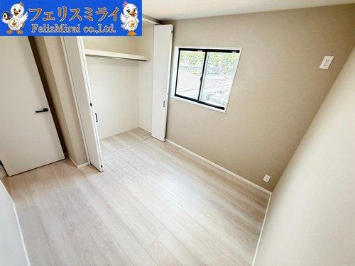 神戸市垂水区桃山台３丁目　全２棟のその他|■現地写真・１号棟■
明るい２階のお部屋♪収納もたっぷり◎