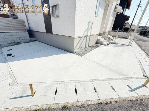 　の駐車場|■現地写真・B号棟■
２台駐車可能です♪