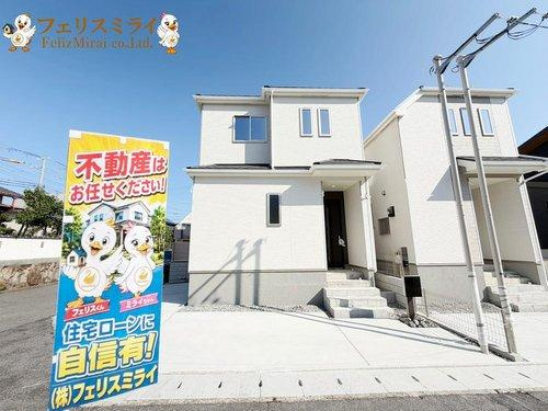 　の前面道路含む現地写真|■現地写真・A号棟■
駐車２台可♪
前面道路は幅員が約６ｍあり、駐車がしやすい広さとなっております♪