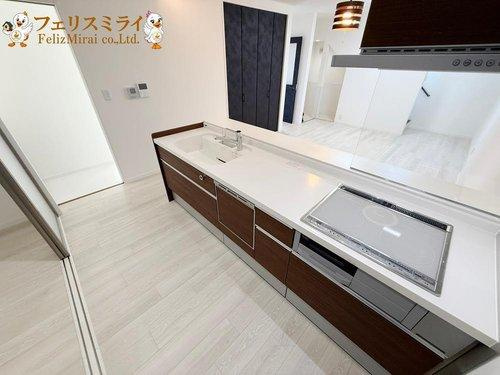 神戸市垂水区名谷町のキッチン|■現地写真■
天板の広いキッチン♪食洗器がついております♪