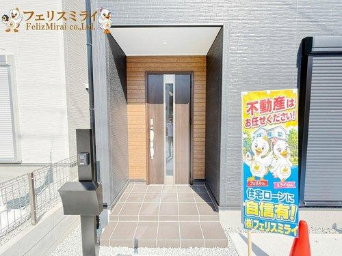 　の玄関|■現地写真・３号棟■
玄関はスマートキー対応のドアとなっています、荷物が多い時など大変便利に活用頂けます♪