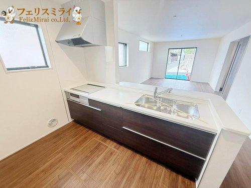 　のキッチン|■現地写真・３号棟■
家族のコミュニティスペースです♪カウンターキッチンからお子様の様子も見れるので安心ですね♪