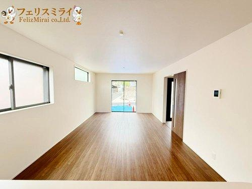 　の居間・リビング|■現地写真・３号棟■
明るいリビング♪
ペアガラスなので防音・断熱もばっちりです♪