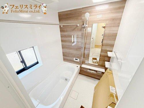 Grafare　神戸市垂水区千代が丘　１棟の浴室|■現地写真■
１坪タイプの広々浴室♪
浴室暖房乾燥機も完備しております！
