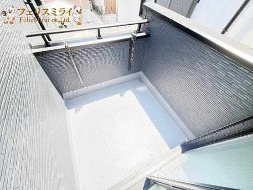 Grafare　神戸市垂水区千代が丘　１棟のバルコニー|■現地写真■
広々としたワイドバルコニー♪
洗濯物がたくさん干せます♪