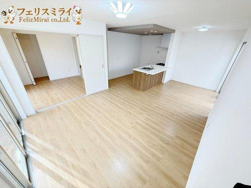 神戸市西区秋葉台２丁目１-１０８の居間・リビング|■現地写真■
リビング隣接の４.５帖の洋室があります！
リビングの一部としてもご利用頂けますよ◎