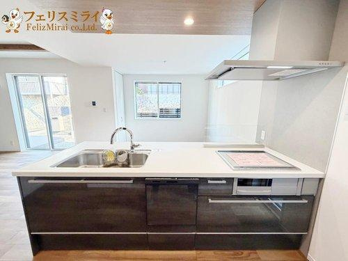 神戸市西区秋葉台３丁目　１棟のキッチン|■現地写真■
IHクッキングヒーターでお料理も楽々◎