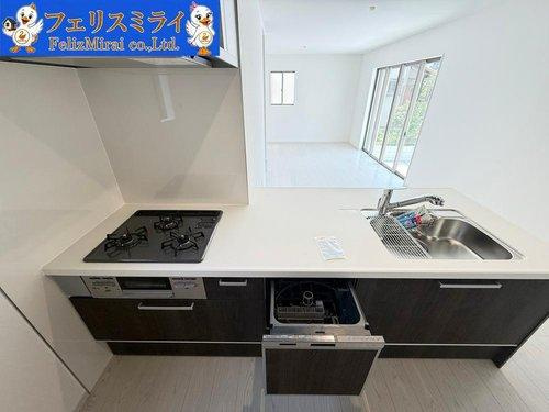 Terrechez　神戸市西区福吉台３期　全１棟の玄関|■現地写真■
たっぷり収納できるシューズボックス♪
すぐ横にはクローゼットが御座います♪