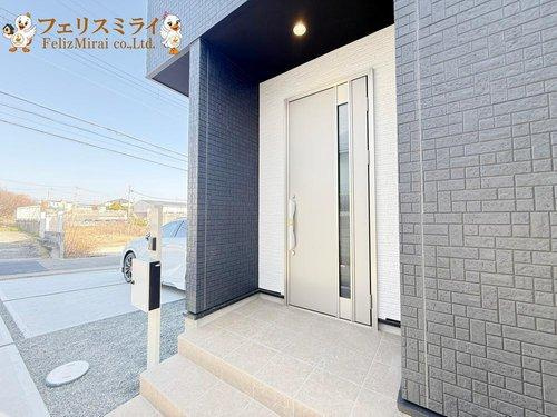 Terrechez　神戸市西区玉津町３期（新方）の玄関|■現地写真■
シンプルで癖のない玄関ドア