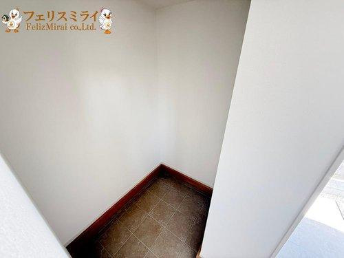 Terrechez　神戸市西区玉津町３期（新方）の玄関|■現地写真■
シューズインクローク完備♪
ベビーカーやゴルフバック等置き場に困りません♪