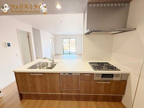 Terrechez　神戸市西区玉津町３期（新方）のキッチン|■現地写真■
天板の広いキッチン♪
食洗器完備です♪