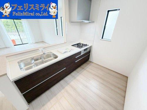 　のキッチン|■現地写真・A号棟■
家族のコミュニティスペースです♪カウンターキッチンからお子様の様子も見れるので安心ですね♪