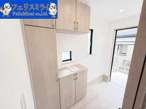 　の玄関|■現地写真・A号棟■
たっぷり収納シューズキャビネット♪高さも調節できるので、ロングブーツも収納できます♪