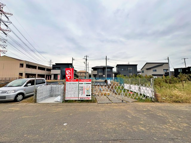 《仲介手数料半額》桶川坂田西Ⅱ　タマタウン　全5棟　　5号棟の前面道路含む現地写真