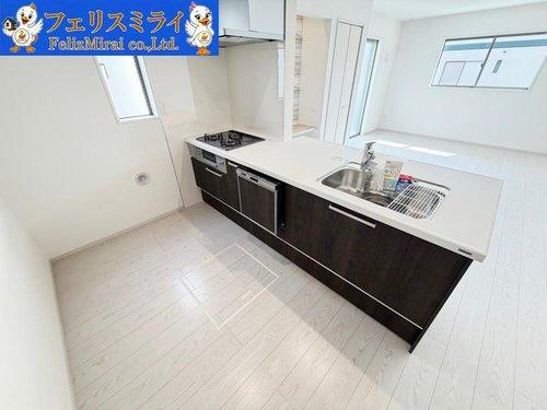 Terrechez　神戸市西区狩場台３期　全２棟のキッチン|■現地写真・１号棟■
キッチンのスペースは大変広々としています♪
