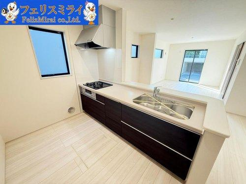 Livele Ｇａｒｄｅｎ　神戸市西区狩場台６期　全２棟のキッチン|■現地写真・２号棟■
キッチンのスペースはとても広々としております♪