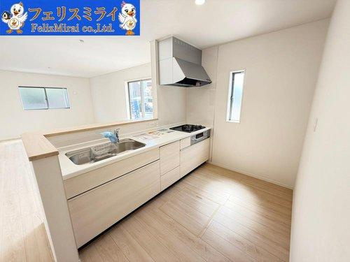 Cradle Garden　神戸市西区伊川谷町有瀬　第７　全５棟のキッチン|■現地写真・１号棟■
カウンターキッチンからお子様の様子も見れるので安心ですね♪