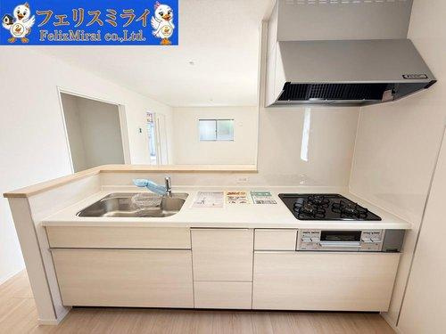 Cradle Garden　神戸市西区伊川谷町有瀬　第７　全５棟のキッチン|■現地写真・１号棟■
天板が広いキッチン♪
お料理が捗ります♪