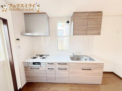 三木市志染町青山１丁目のキッチン|■現地写真■
天板の広いキッチン♪収納も豊富です！