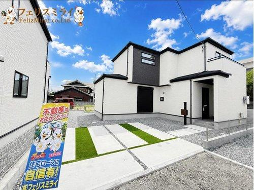 Grafare　三木市末広２期　７棟の駐車場|■現地写真・４号棟■
普通車駐車２～３台駐車できます♪
広々敷地の物件です◎