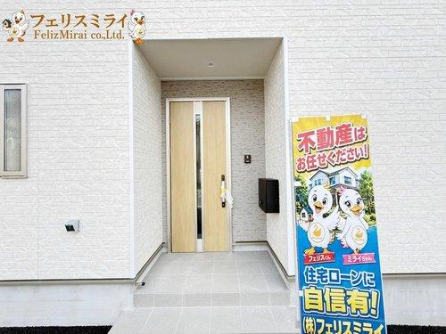 　の玄関|■現地写真・２号棟■
玄関はスマートキー対応のドアとなっています、荷物が多い時など大変便利に活用頂けます♪