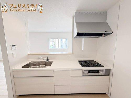 　のキッチン|■現地写真・３号棟■
家族のコミュニティスペースです♪カウンターキッチンからお子様の様子も見れるので安心ですね♪