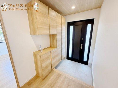 加古川市別府町新野辺2933の玄関|■現地写真■
たっぷり収納できるシューズボックス♪