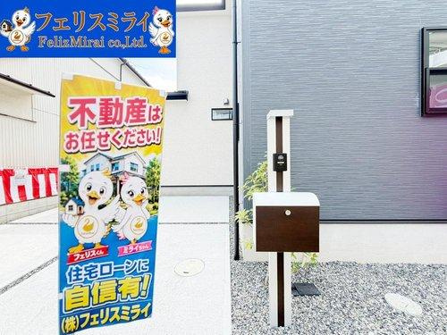 First Town　加古川市平岡町高畑第１２の玄関|■現地写真■
カラーモニターインターフォン完備の機能門柱◎