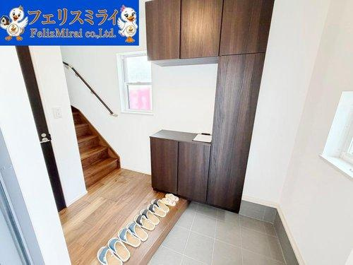 First Town　加古川市平岡町高畑第１２の玄関|■現地写真■
たっぷり収納できるシューズボックス♪