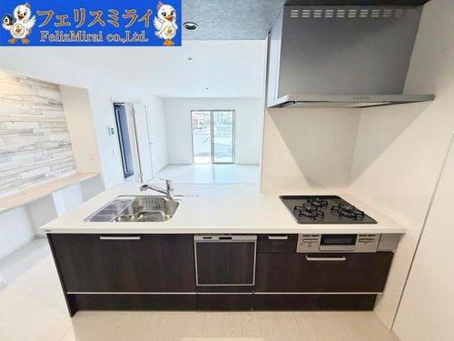 Terrechez　明石市貴崎１期　全２棟のキッチン|■現地写真・１号棟■
天板の広いキッチン♪