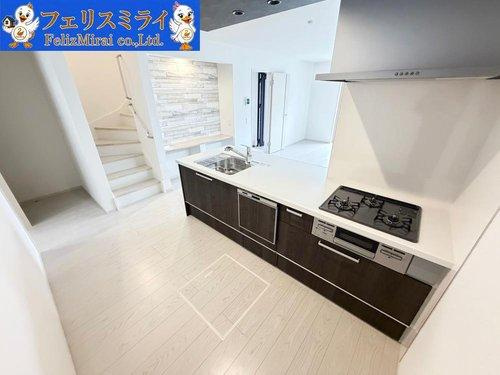 Terrechez　明石市貴崎１期　全２棟のキッチン|■現地写真・１号棟■
キッチンのスペースは大変広々としています♪