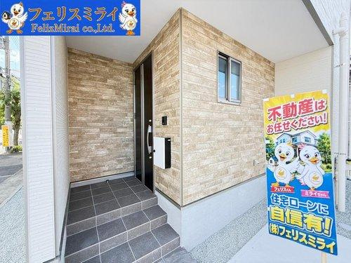 Terrechez　明石市船上町１期　全１棟の玄関|■現地写真■
オシャレな玄関♪軒先が長く、雨天でも安心です◎