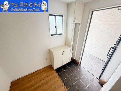 Terrechez　明石市船上町１期　全１棟の玄関|■現地写真■
たっぷり収納できるシューズボックス♪