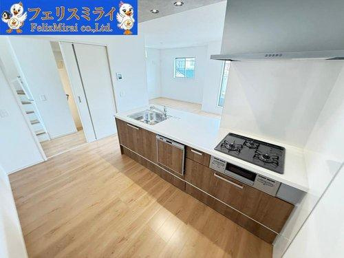 Terrechez　明石市船上町１期　全１棟のキッチン|■現地写真■
キッチン後ろのスペースは大変広々としています♪