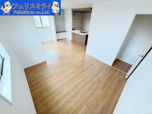 Terrechez　明石市船上町１期　全１棟の居間・リビング|■現地写真■
約１６.８帖の広々としたLDK♪