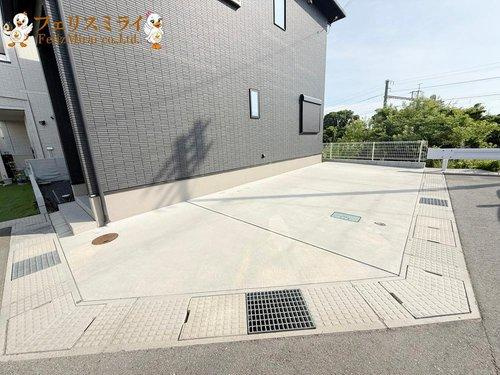 明石市二見町福里１７５－１０の駐車場|■現地写真■
車種によりますが２～３台駐車可能♪
ぜひ現地でお確かめください。